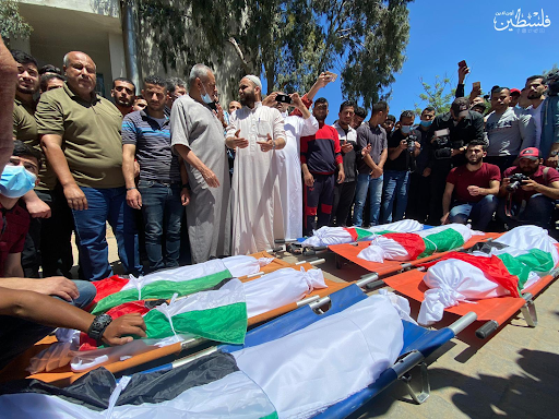 Funeral for the 10 women and children killed in Israeli strikes on Al Shati camp on May 15th, 2021. (Image posted by @RassdNewsN)