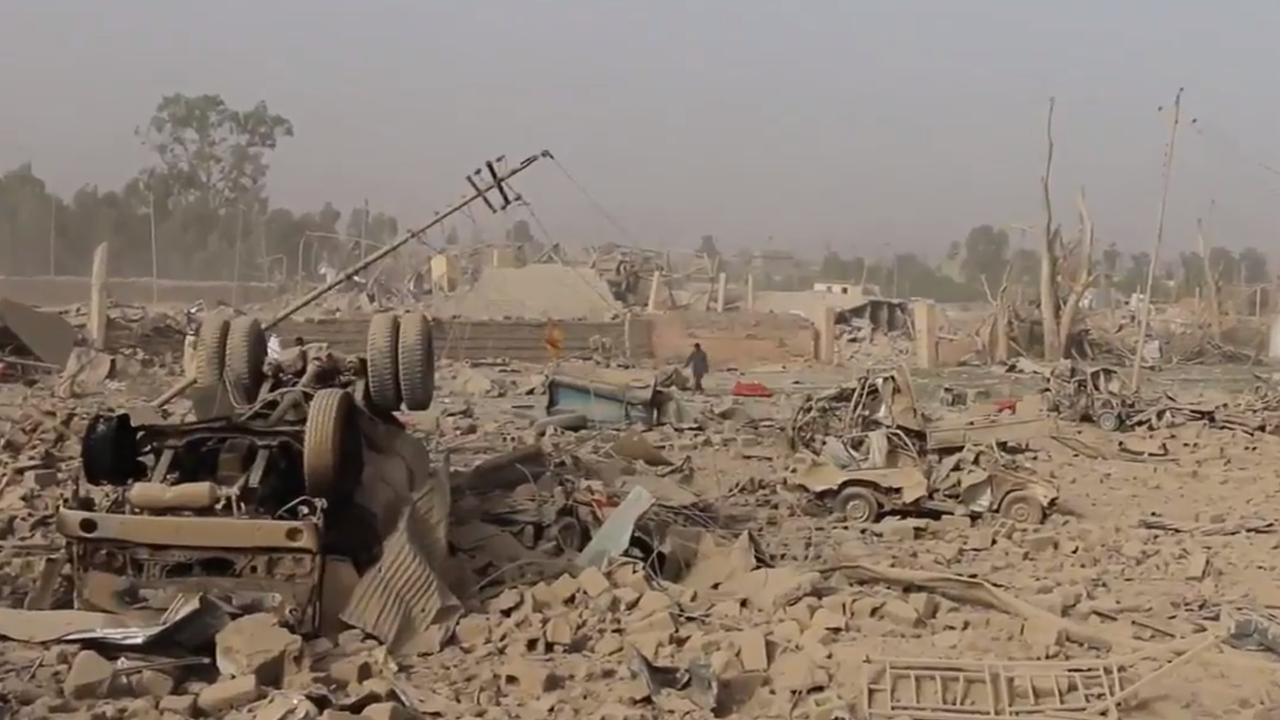 Footage of Hawijah after the airstrike on June 3th, 2015, published as propaganda by the Islamic State shortly after the incident (via VRT).