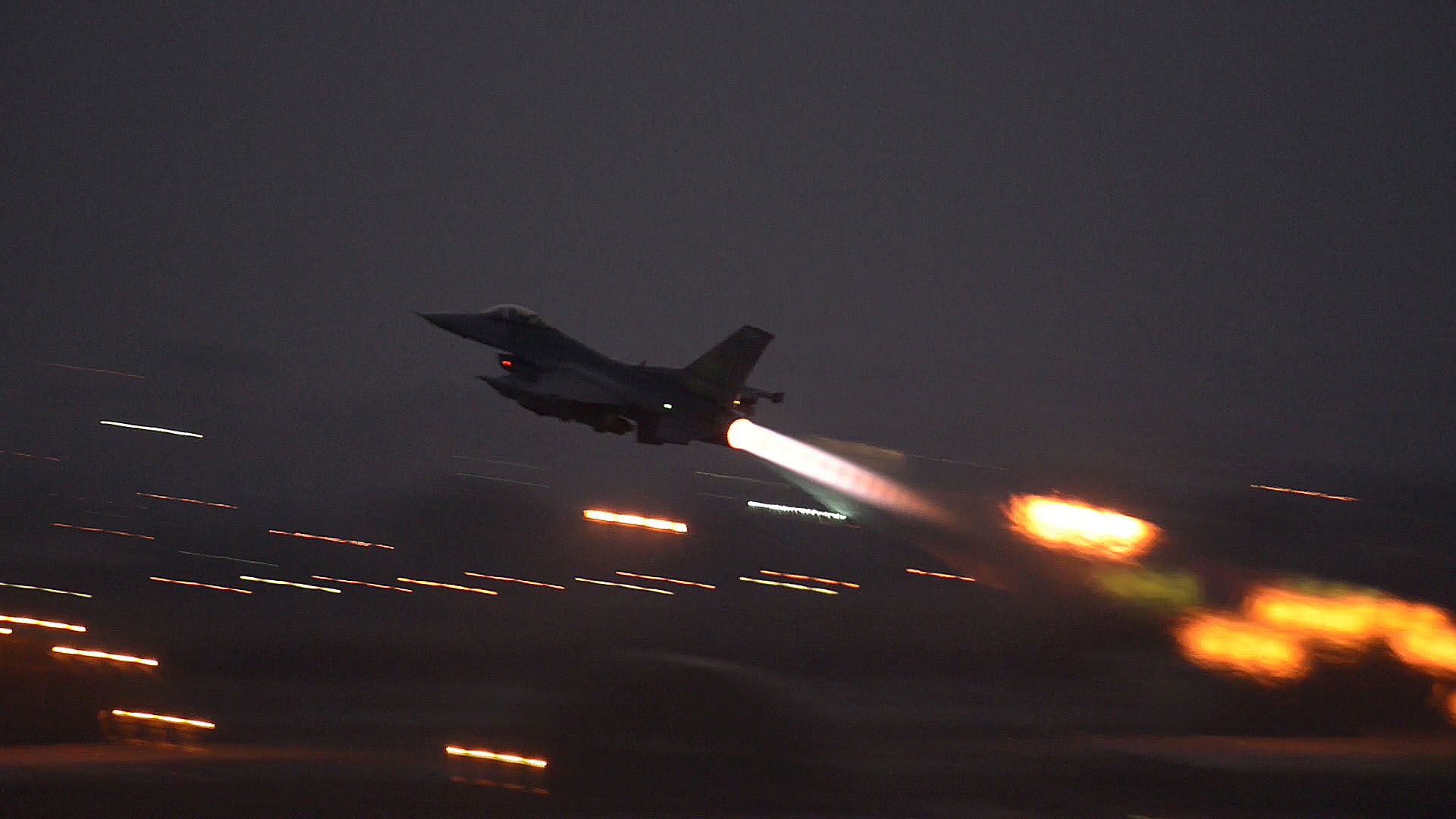 An F-16 Fighting Falcon takes off from Incirlik Air Base, Turkey August 12 2015 (USAF/ Snr Airman Krystal Ardrey)