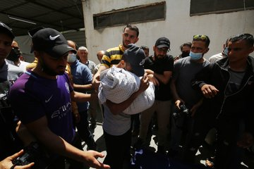 Body of the child identified as Ibrahim Al-Rantissi who was killed in strikes on Al Jeniya neighborhood on May 13, 2021. (Image posted by @TRTArabi)