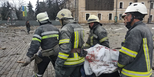Body of one of the victims of the attack on the Kharkiv Regional State Administration on March 1, 2022. (Image posted by Nv.ua)