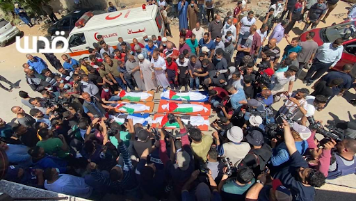 Burial of the 10 women and children killed in Israeli strikes on Al Shati camp on May 15th, 2021. (Image posted by @qudsn)