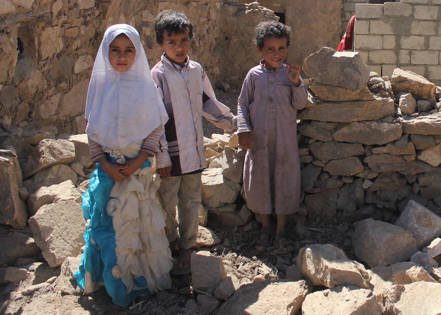 Children in the ruins of a house, destroyed during the January 29th 2017 raid (The Intercept, March 9th 2017)