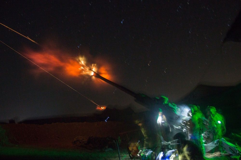 An M777 A2 Howitzer is fired at night in support of Iraqi security forces at Platoon Assembly Area 14, Iraq, Dec. 7 (US Army)