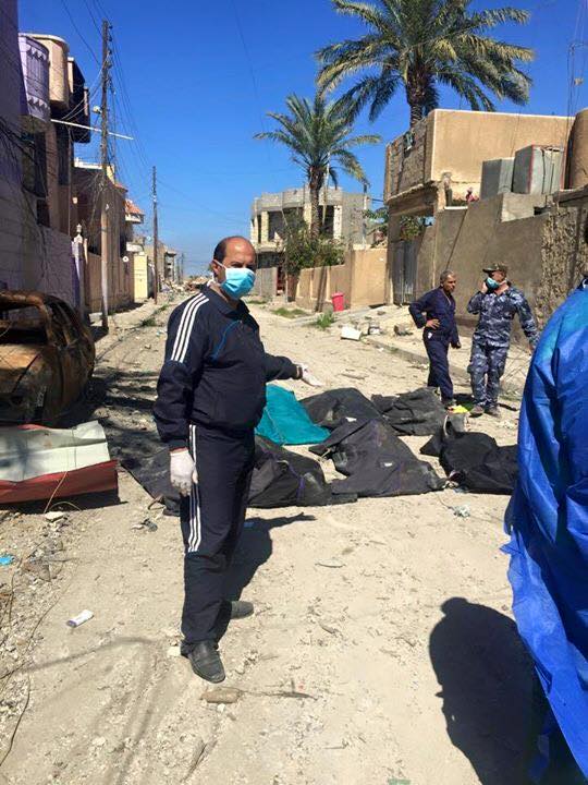 An image shows the bodies of the family are removed following an airstrike on January 1st 2016 (via Al Anbar News)