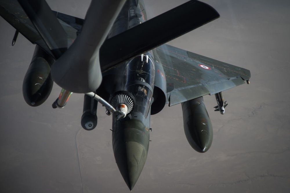 A French Air Force Mirage 2000 receives fuel from a KC-135 Stratotanker, assigned to the 340th Expeditionary Air Refueling Squadron, over Iraq, June 15, 2016 [US Air Force]