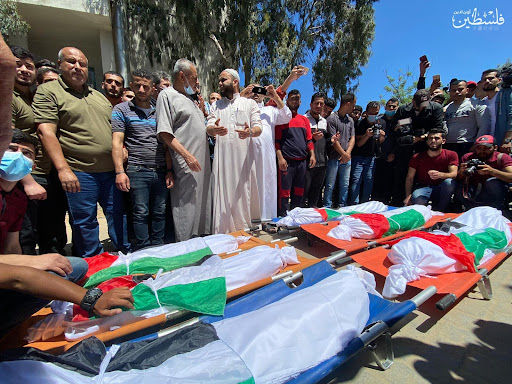 Funeral for the 10 women and children killed in Israeli strikes on Al Shati camp on May 15th, 2021. (Image posted by @RassdNews)