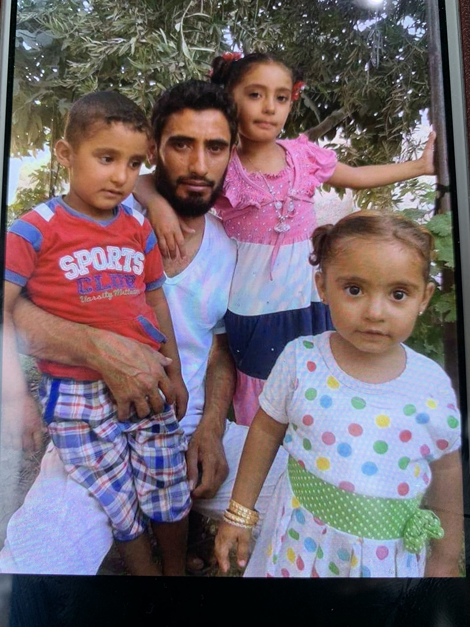 Mahmoud Majim Al Nasser with his three children Hisham, Nour & Reem, killed in an alleged Coalition airstrike, 9th June 2017. (via Amnesty)