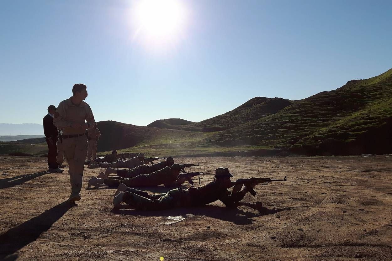 Dutch troops training Iraqi forces in the north of the country (Dutch MoD)
