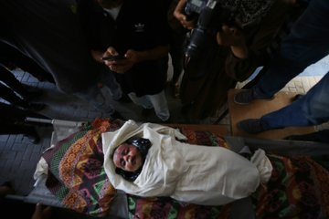 Body of the child identified as Ibrahim Al-Rantissi who was killed in strikes on Al Jeniya neighborhood on May 13, 2021. (Image posted by @TRTArabi)