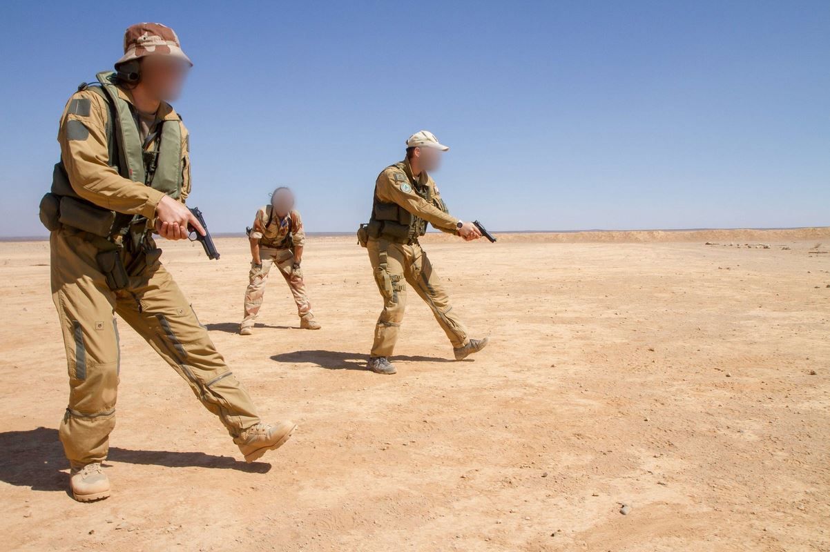 French Mirage-2000 aircrew receiving sidearm training in Jordan (Ministère de la Défense)