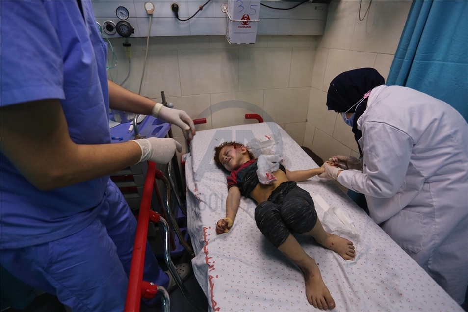 Gazans injured in Israeli attack carried out to home of Palestinian Abu Khatab Familiy living in Al-Shati Camp in Gaza Strip, receive treatment at Shifa Hospital on May 15, 2021 (Image posted by Anadolu Agency)