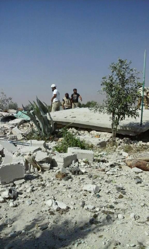 Rescuers at scene of alleged Russian strike at Abuu, Oct 21 2015 (via SNN)