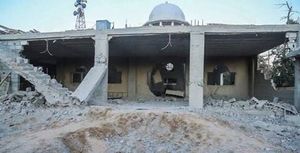 Damaged mosque in Mayadeen (via All4Syria)
