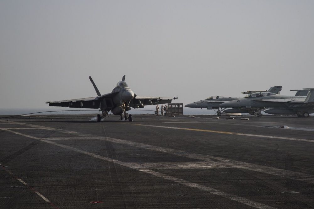 An F/A-18F Super Hornet makes an arrested landing on the flight deck, Oct 4th (US Navy)