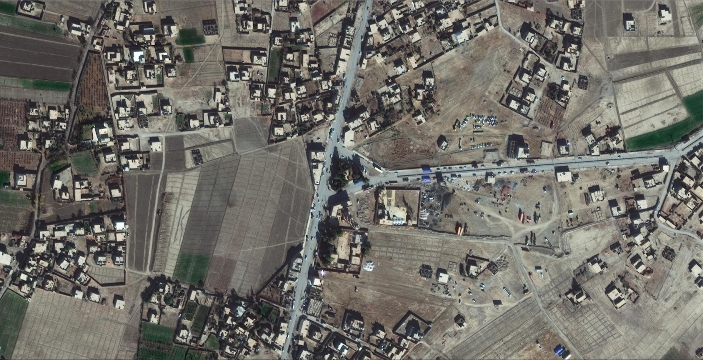 Imagery shows a building, presumed to be Al Boomsir complex, in the center of the image along the vertically running main road left of the triangular junction, taken on January 8thm 2018. (via Bellingcat)