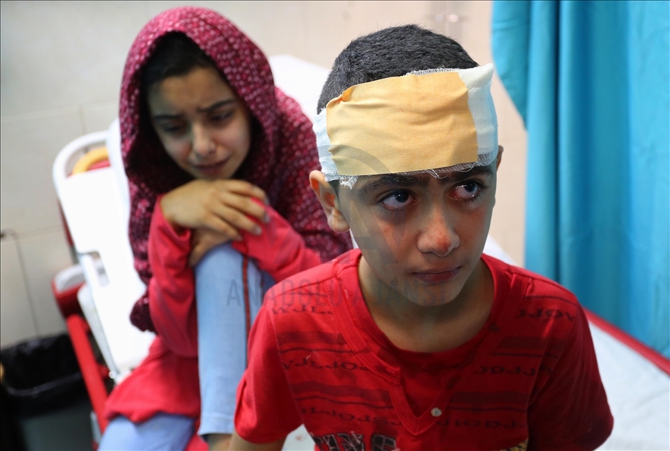 Gazans injured in Israeli attack carried out to home of Palestinian Abu Khatab Familiy living in Al-Shati Camp in Gaza Strip, receive treatment at Shifa Hospital on May 15, 2021 (Image posted by Anadolu Agency)
