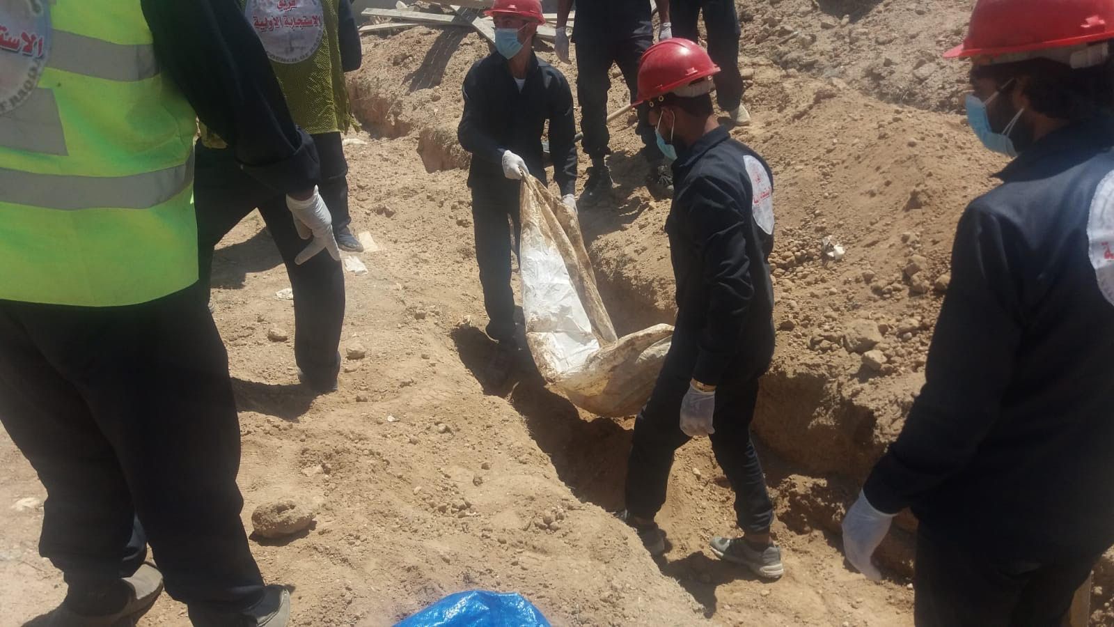 ‘A city full of flies’: The crews digging out bodies in Raqqa