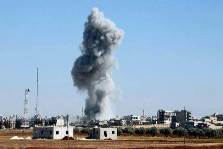 A large cloud of smoke rises from the oil market between Termanin and Darat Ezza - the result of alleged Russian strikes (via Syrian_newsdesk)