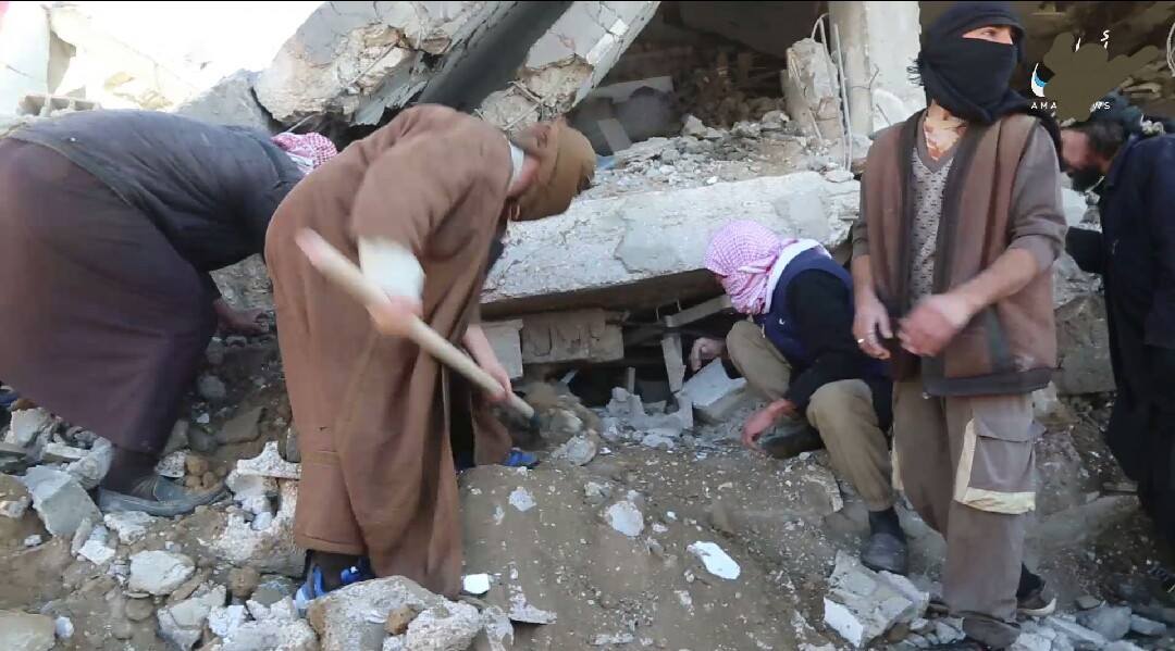 Rescuers search in the rubble for survivors (via Free Deir Ezzor Radio)