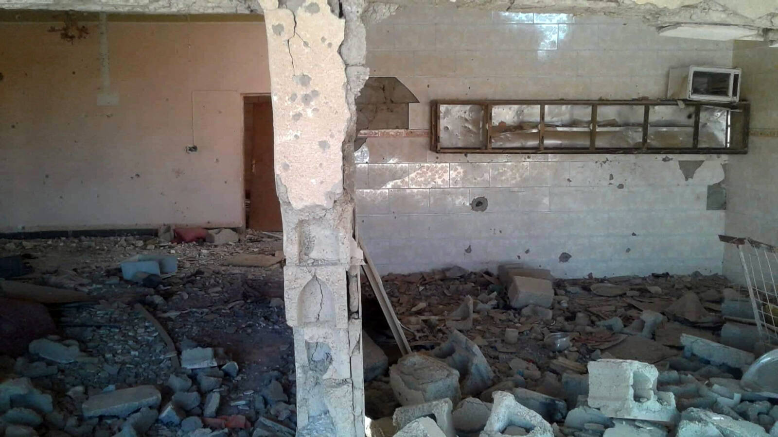 A photo that Alaa Qader took of his house, 1 to 1,5 kilometers away from the site of the incident, after a Dutch airstrike on an ISIS weapon facility in Hawijah, Kirkuk, on June 2nd-3rd 2015 (via NOS).