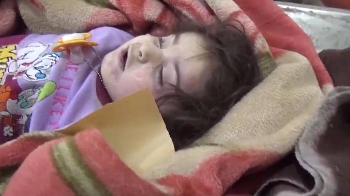 A young girl allegedly killed or wounded in Coalition airstrikes on New Mosul neighbourhood (via Iraqi Spring Media Center)