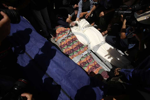 Funeral for members of the Al-Rantissi family who was killed in strikes on Al Jeniya neighborhood on May 13, 2021. (Image posted by Anadolu Agency)