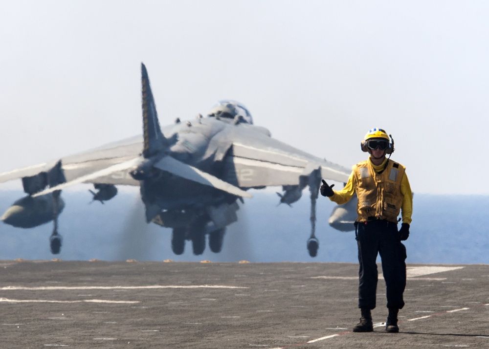 An AV-8B Harrier takes off from the flight deck of the amphibious assault ship USS Wasp (US Navy)
