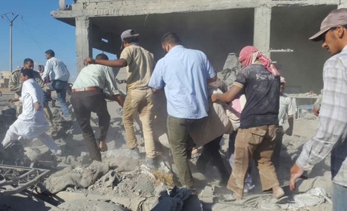 Rescuers seartch for victims of a Russian strike at Zafaraniya, Sept 30th 2015 (via VDC)