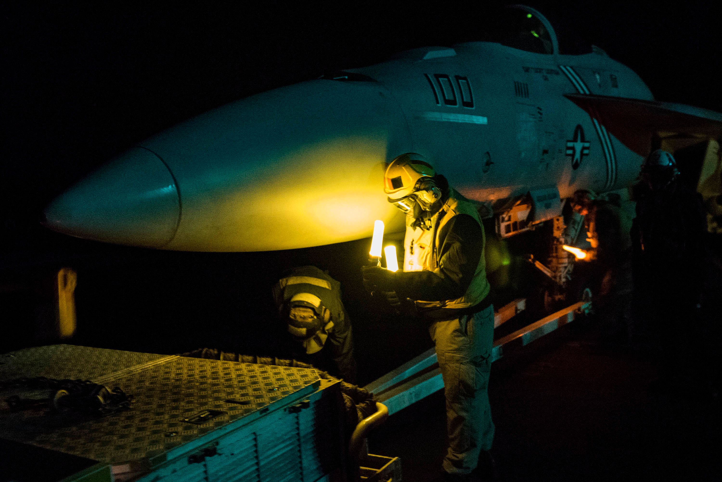Sailors prepare to move an F/A-18E Super Hornet, on the flight deck of aircraft carrier USS Harry S. Truman January 4th 2016 (US Navy/ Mass Communication Specialist 3rd Class B. Siens)
