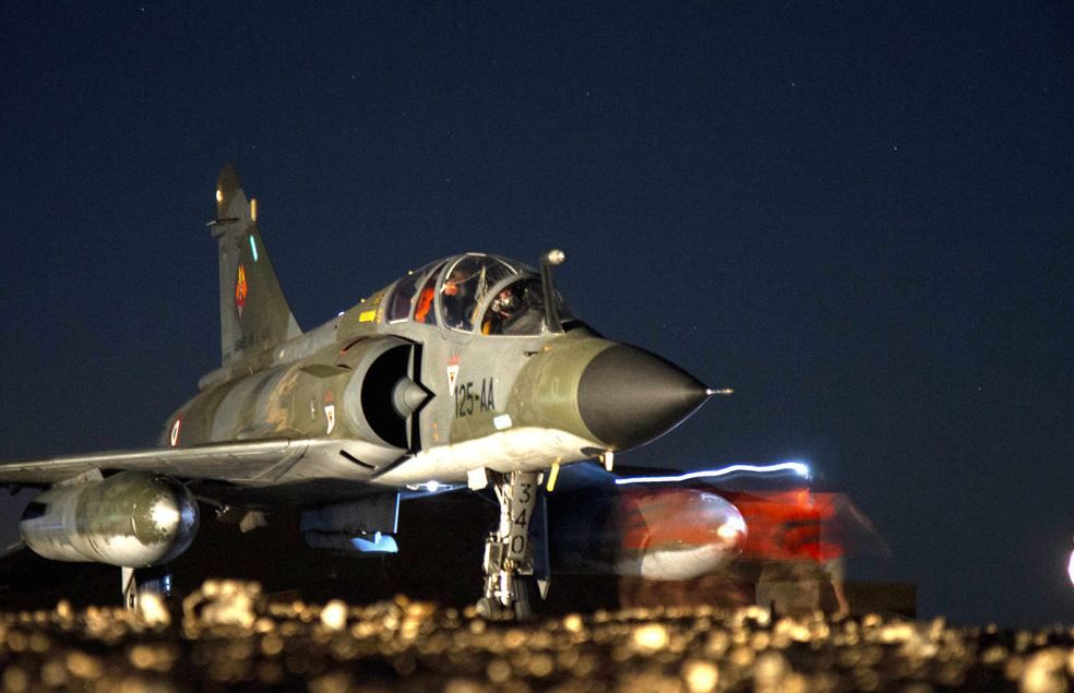 A French combat aircraft lands in the Middle East, September 2015 (Ministère de la Défense)