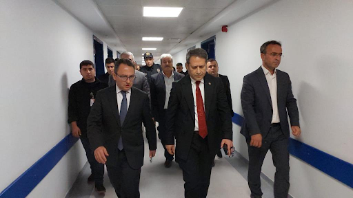 "We visited our compatriots who were injured in the infamous attack on our Karkamış district from the north of Syria, at our Nizip State Hospital, where they were treated." (@AliSahin501 / Twitter)