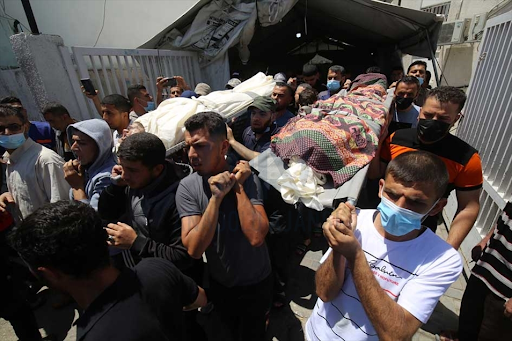 Funeral for members of the Al-Rantisi family killed in strikes on Al Jeniya neighborhood on May 13, 2021. (Image posted by Anadolu Agency)