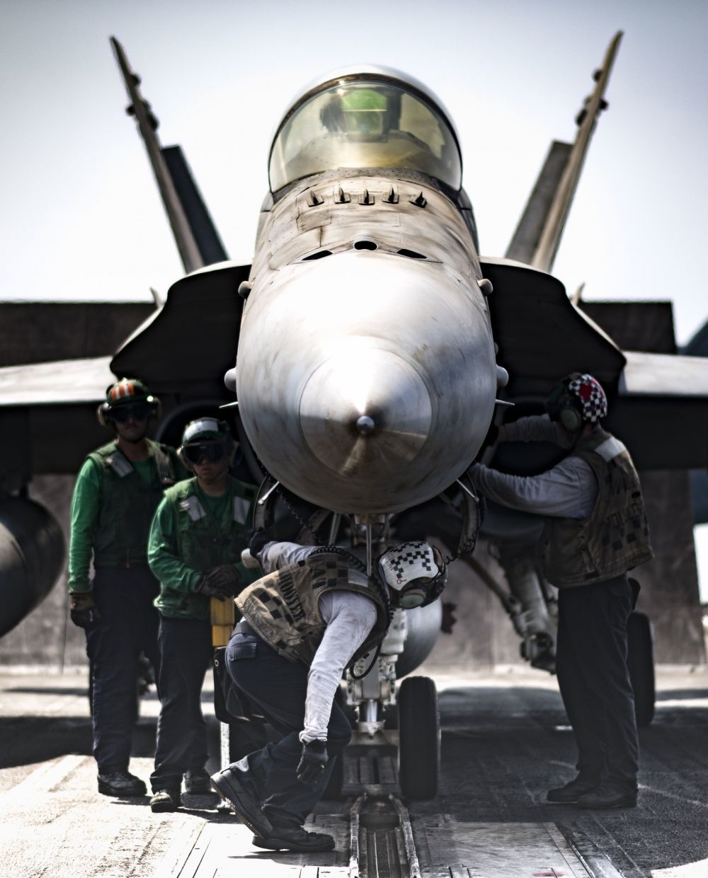 Sailors make final checks on an F/A-18C Hornet assigned to the Wildcats of Strike Fighter Squadron (VFA) 131 prior to launching from flight deck of the aircraft carrier USS Dwight D. Eisenhower (US Navy)