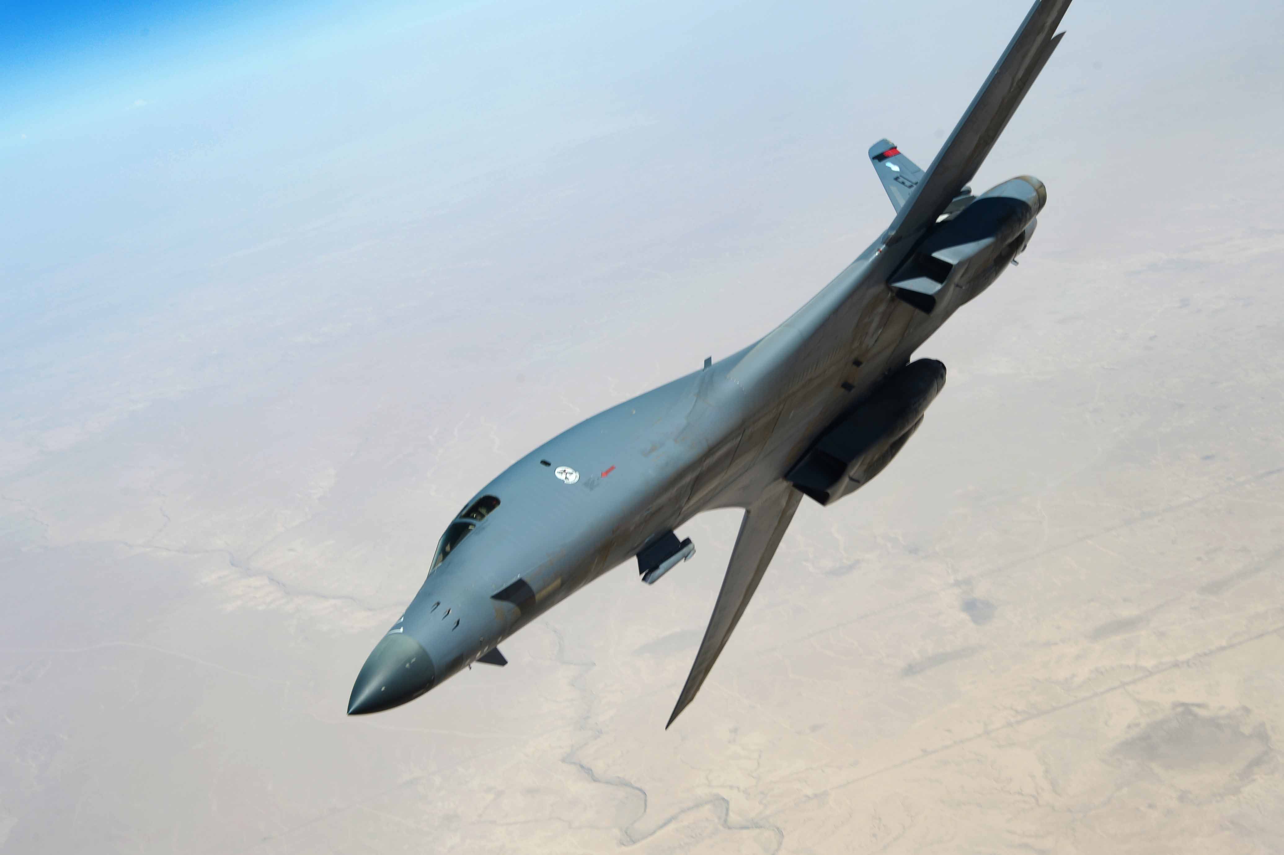 A US B-1B Lancer after refueling over the Middle East, July 2015 (USAF/ Staff Sgt. Sandra Welch)