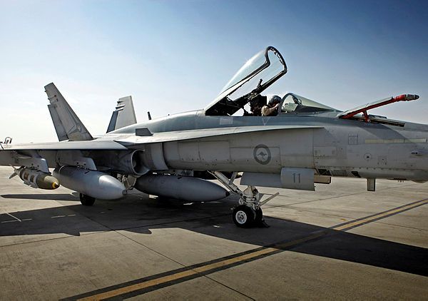 A Royal Australian Air Force Pilot readies his RAAF F/A-18A Hornet fighter aircraft in preparation for a major strike over central Iraq (Aus MoD)