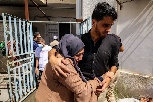 Funeral for members of the Al-Rantisi family killed in strikes on Al Jeniya neighborhood on May 13, 2021. (Image posted by Anadolu Agency)