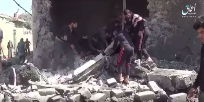 Survivors search for victims following a reported Coalition strike on Zanjili, Mosul March 30th [image via ISIL video]