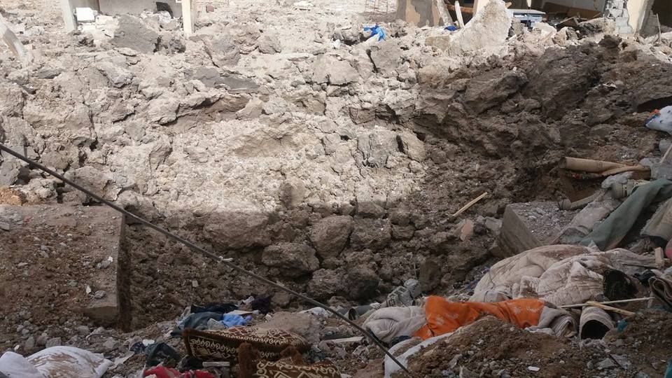 Scene of destructon at Al Saheel September 30th 2016, following a Coalition, Russian or Assad regime strike (via Deir Ezzor 24)