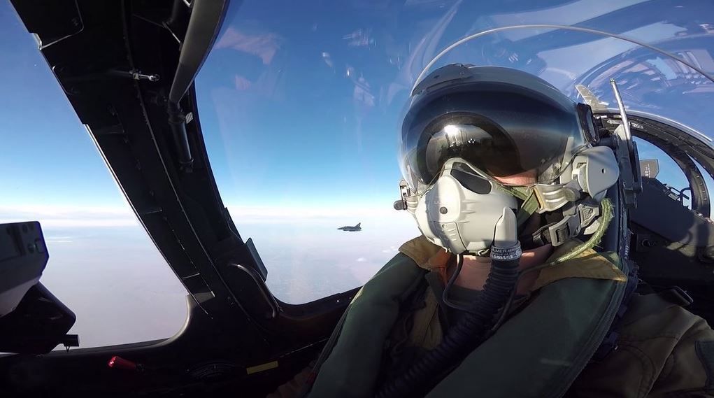 French combat pilot over the Middle East (Ministère de la Défense)