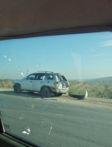 A drone struck a car traveling on the Al-Mastouma Ariha road, killing those inside. (Image posted by @SunaUnique)