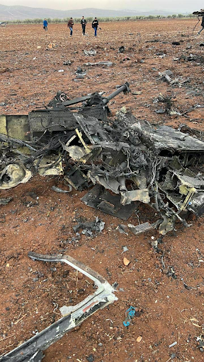 The wreckage of the US helicopter during US raid on Atma on February 3rd 2022 (Image via @GHpeFLa8lXjtE5X / Twitter)