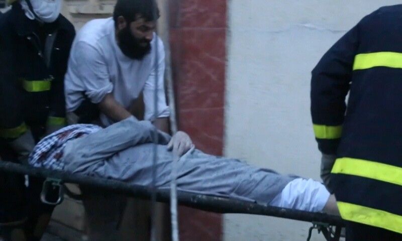 Victim of reported Coalition strike on Mosul is evacuated, December 30th 2015 (via Mosul Third Eye)