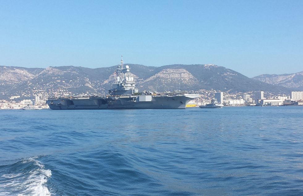 France deplots aircraft carrier Charles de Gaulle to combat Daesh November 18th 2015 (Ministère de la Défense)