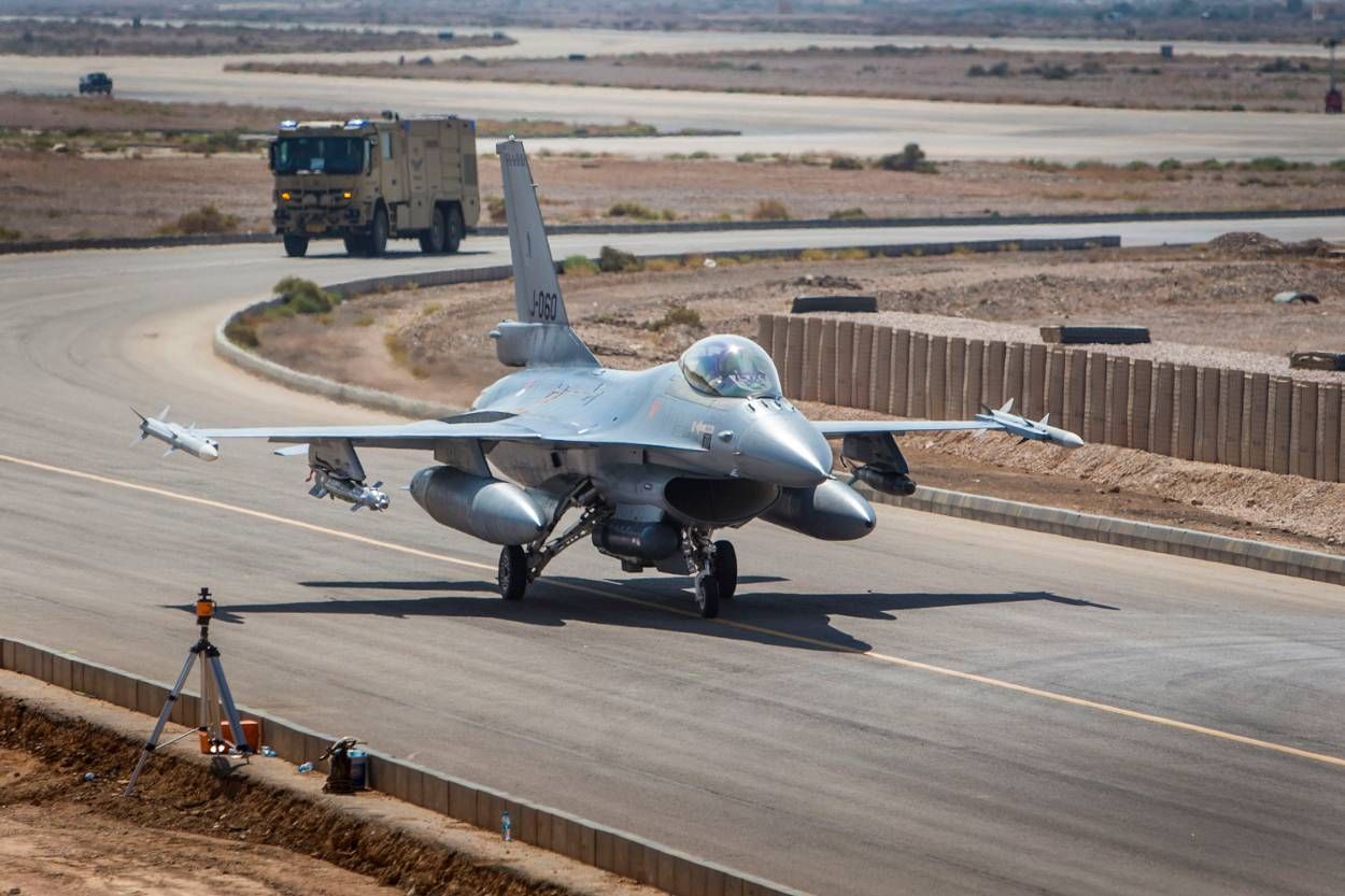 A Dutch F-15 returns from a misson over Iraq (Netherlands MoD)