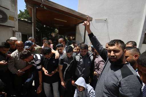 Funeral for members of the Al-Rantisi family killed in strikes on Al Jeniya neighborhood on May 13, 2021. (Image posted by Anadolu Agency)