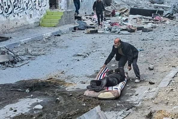 Kangmas Mujahidin is with Afiza Khumaira and 16 others.