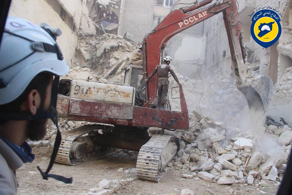 The civil defence teams trying to rescue victims that are still under the rubble three days after the strikes in al Sukkari, Aleppo (via Aleppo White Helmets)