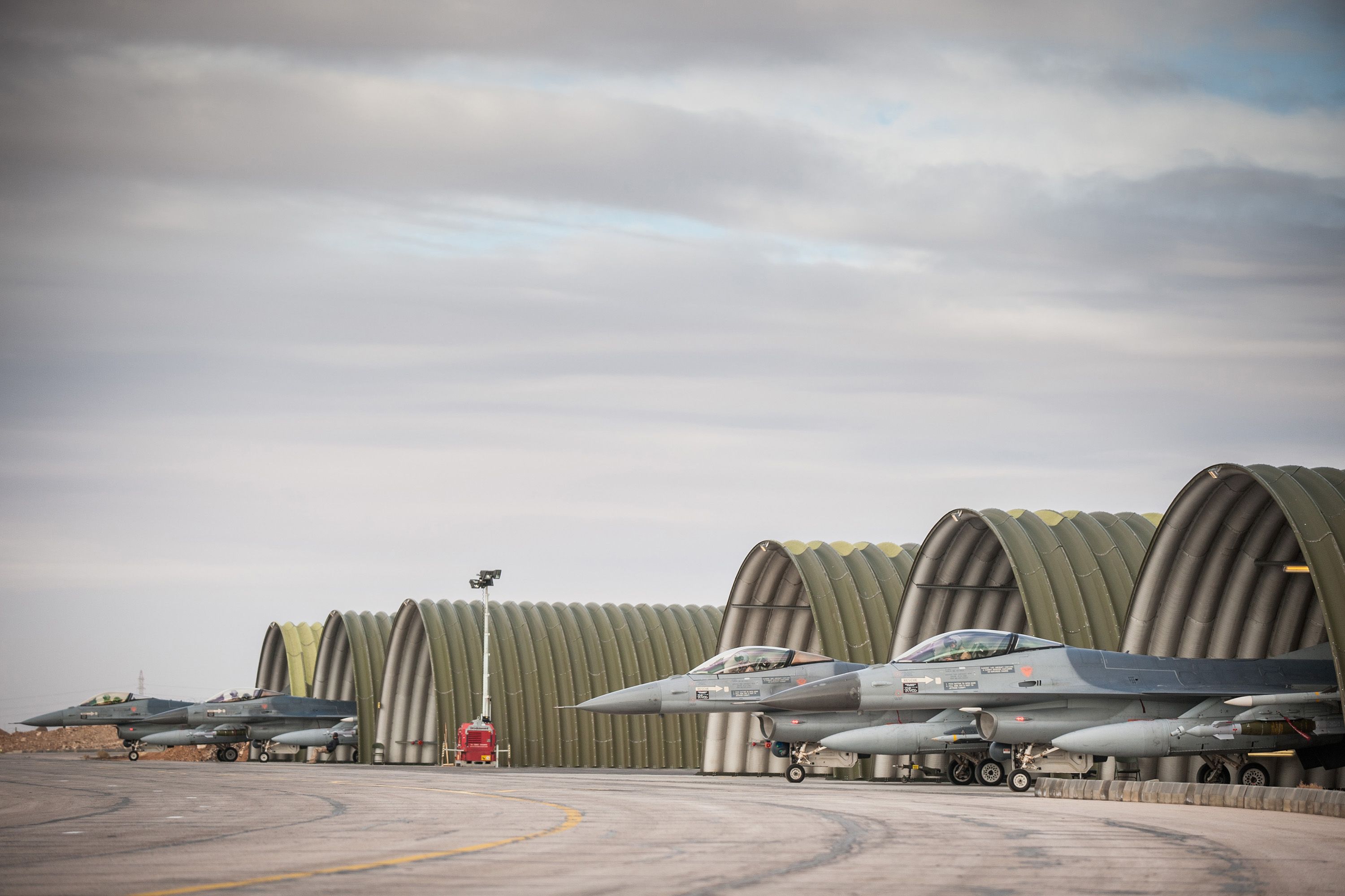 'The new Dutch flight line, stationed somewhere in the Middle East.' (Dutch MoD)
