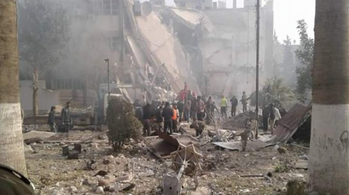Local people at the aftermath of an alleged Russian shelling on the oil market near Termanin (via Ana news)